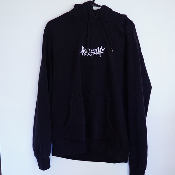 Classic Black Pullover Sweatshirt with White Graphic - Picture 1 of 2